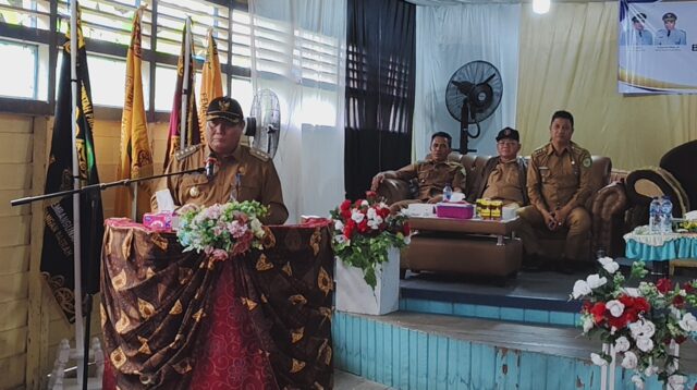 Bupati Kutai Barat, Fx Yapan hadiri pengukuhan perpanjangan masa jabatan Badan Permusyawaratan Kampung (BPK) se - kecamatan Penyinggahan