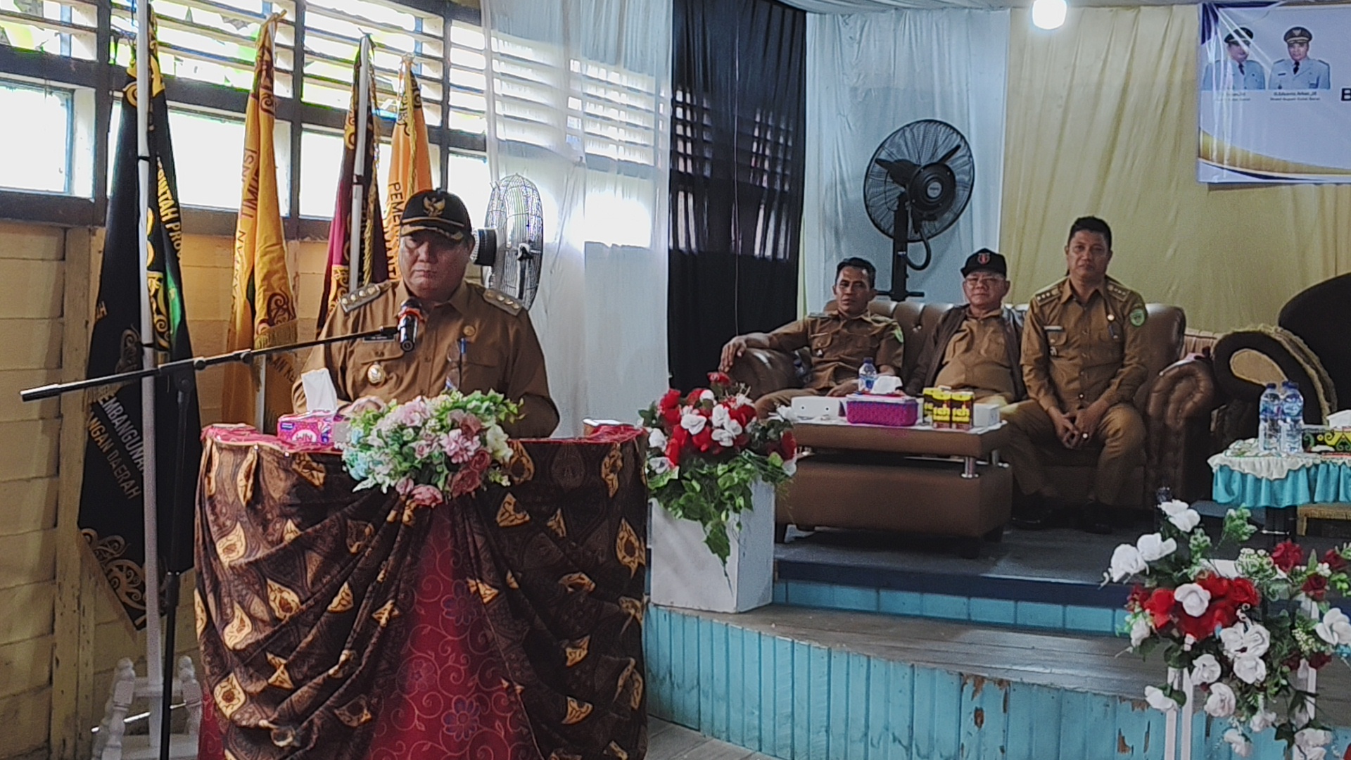 Bupati Kutai Barat, Fx Yapan hadiri pengukuhan perpanjangan masa jabatan Badan Permusyawaratan Kampung (BPK) se - kecamatan Penyinggahan