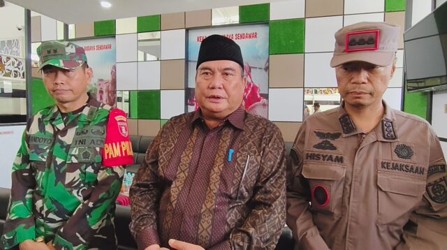 Bupati Kutai Barat, Fx Yapan didampingi Dandim 0912/Kubar, Letkol Czi Eko Handoyo dan Kajari Kubar, Dr. Nurul Hisyam