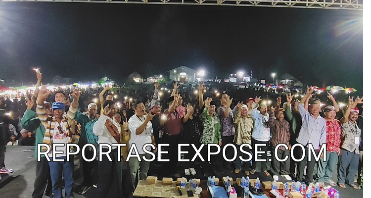 Calon bupati dan wakil bupati, Sahadi dan Alexander Edmon (Diamond) nomor urut 3 bersama masyarakat kecamatan Bongan di panggung lapangan bola kampung Jambuk Makmur kecamatan Bongan