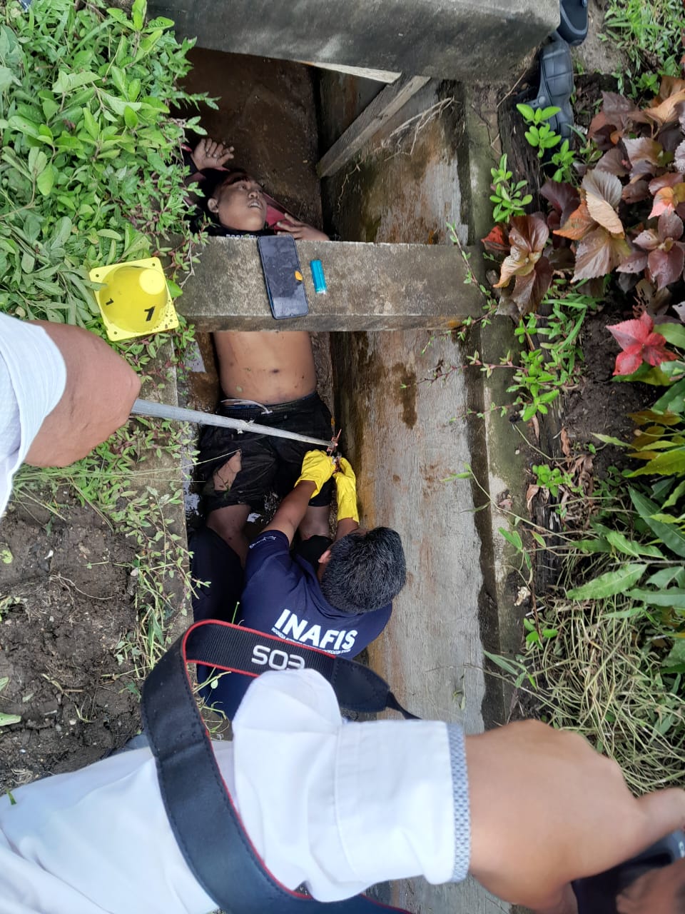 Pihak Polisi tengah melakukan olah TKP