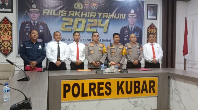 Kapolres Kutai Barat saat merilis akhir Tahun 2024. Selasa (31/12/2024)