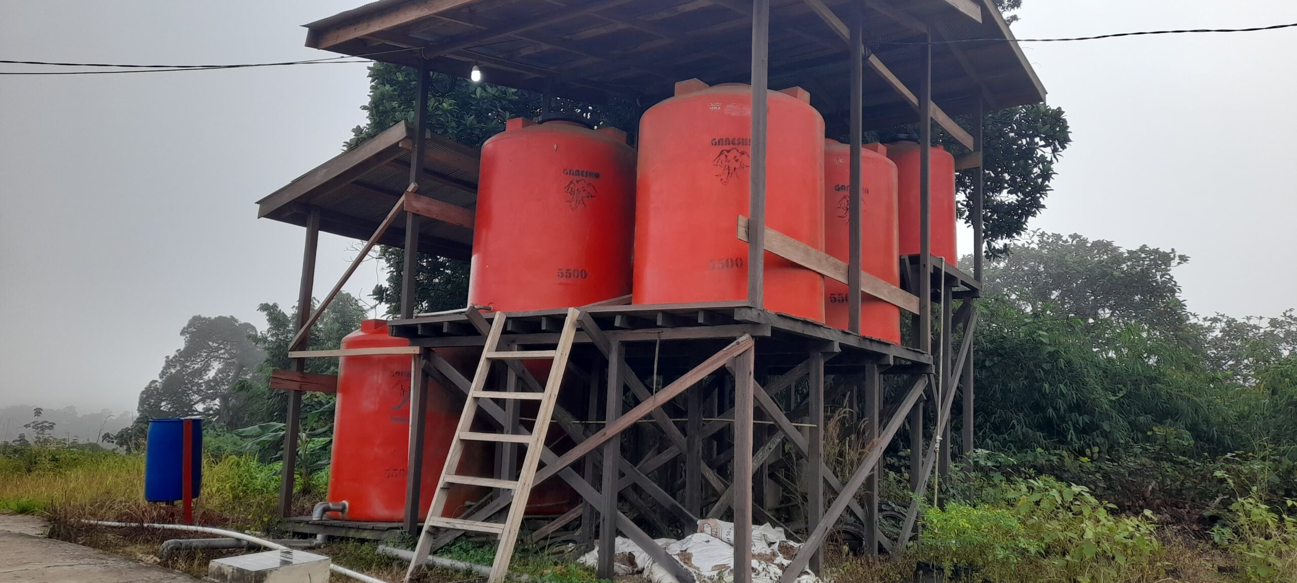 Tandon penampungan Air bersih di Kampung Damai Seberang kecamatan Damai Kutai Barat