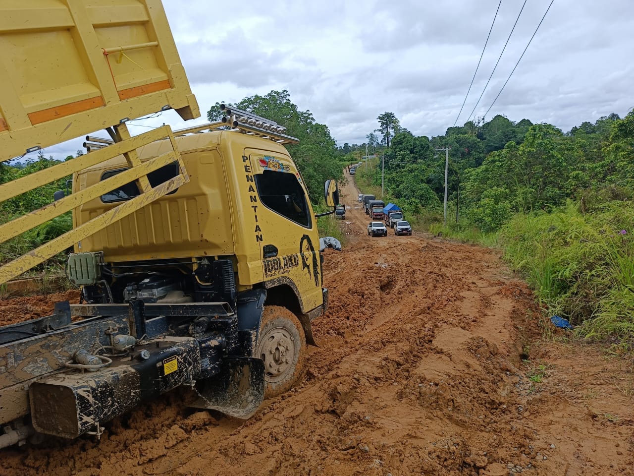Kondisi jalan nasional di Bentian Besar rusak parah disebabkan truk angkutan Kelapa Sawit dan CPO