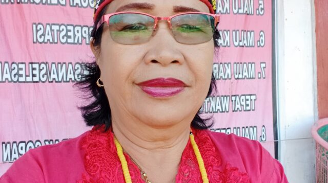 Rusma, warga Bentian Besar desak perusahaan kelapa sawit dan pemerintah agar memperbaiki jalan yang rusak parah, Kamis (30/1/2025)