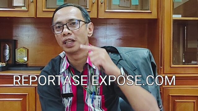 Kepala Dinas Pekerjaan Umum dan Penataan Ruang (PUPR) Kabupaten Kutai Barat (Kubar),Leonard Yudiarto. Wawancara Ekslusif bersama Reportase Expose.com terkait PT Mook Manor Bulant Lestari (MBL). Jumat (7/2/2025) di ruang kerjanya. Penulis: Johansyah