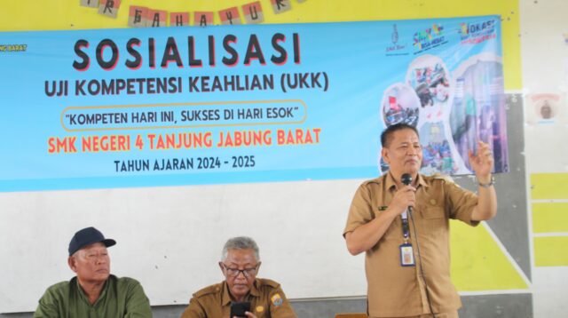 Dra. Agusman, M. Pd pengawas pembina SMK 4 Tanjung Jabung Barat, Selasa, 18 Februari 2025, Reporter. M. Alfian / Editor; Johansyah