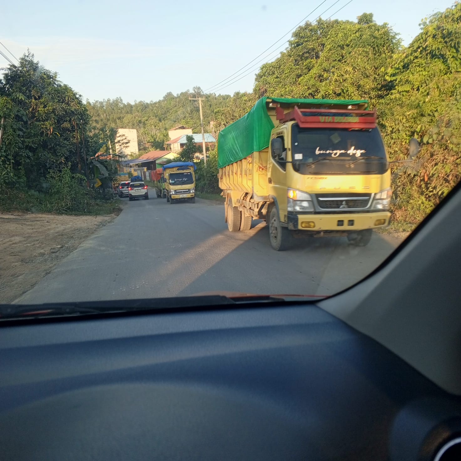 Aktivitas Truk angkutan batu bara ilegal (Koridor) di Kutai Barat