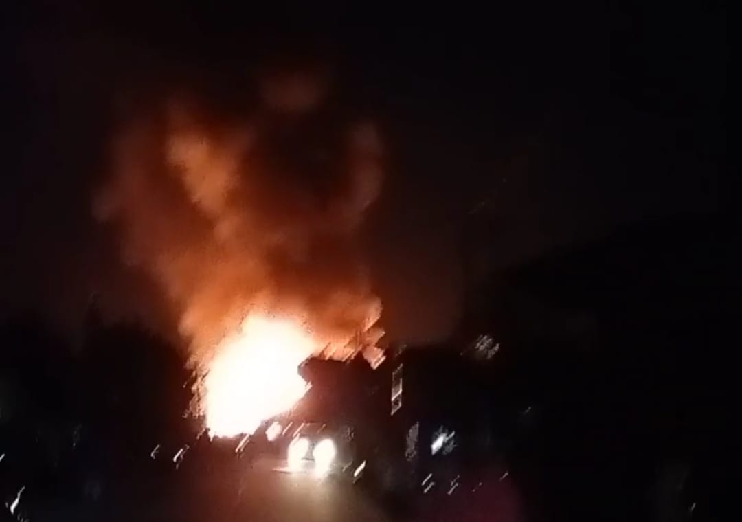 Keterangan foto: Kebakaran di RT 03 Kampung Lambing Kecamatan Muara Lawa Kabupaten Kutai Barat (Kubar) sekitar pulul 02,30 dini hari, Minggu (10/08/2025), Penulis: Johansyah