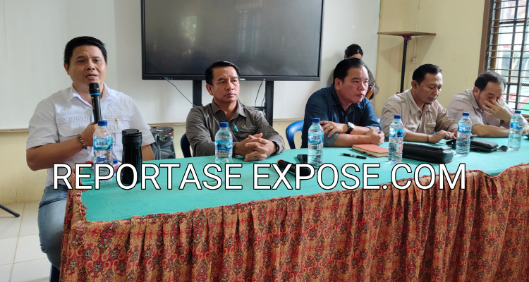Kunjungan kerja (Kunker) gabungan komisi tim I DPRD Kabupaten Kutai Barat (Kubar) di Kampung Kelian Dalam terkait PT ISM yang bebaskan lahan masyarakat di luar prosedur. Sabtu (09/08/2025). Penulis: Johansyah