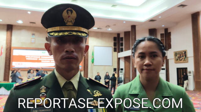 Komandan Kodim (Dandim) 0912/Kutai Barat, Letkol Inf Doni Fransisco di damping ibu Tata Doni usai mengikuti acara pelipatan Bendera Merah Putih tingkat Kabupaten Kutai Barat Tahun 2025 di ruangan Aji Tullur Jejangkat (ATJ) Kantor Bupati Kutai Barat, Sabtu (16/08/2025) malam. Penulis: Johansyah