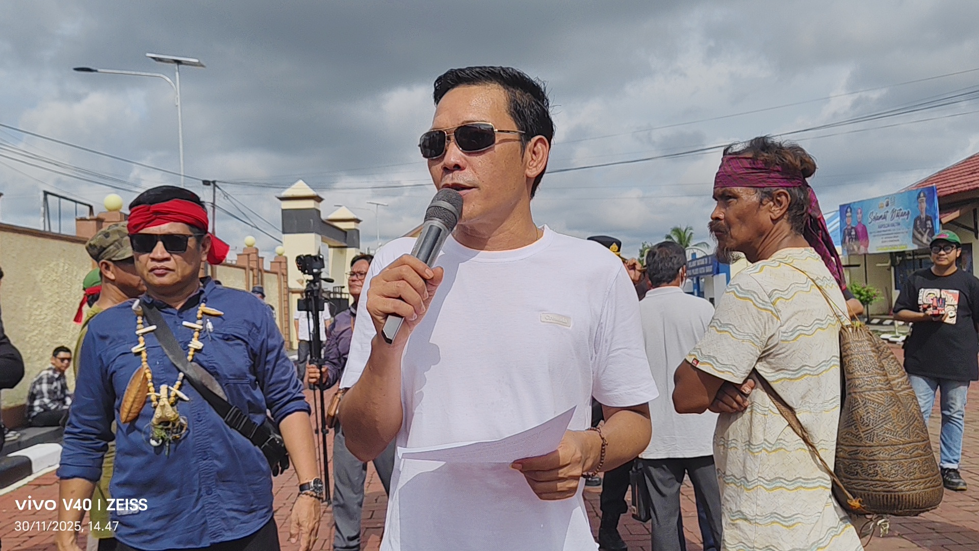 Yehezkiel Pomen koordinator aksi damai, di Polres Kutai Barat, Minggu (30/11/2025) 