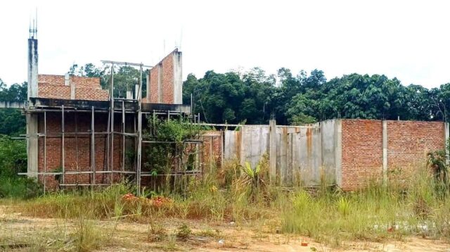 Bangunan UPT Puskesmas Dilang Puti, Kecamatan Bentian Besar, mangkrak sejak 2023 meski menyedot anggaran miliaran rupiah. Publik mendesak Bupati Kutai Barat segera memerintahkan audit menyeluruh. Sabtu (24/1/2026) Penulis: Johansyah