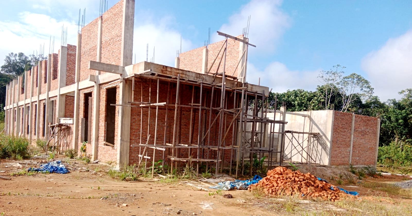 Proyek Puskesmas Dilang Puti di Kecamatan Bentian Besar, Kutai Barat, yang mangkrak sejak 2023 dan belum ada kepastian kelanjutan pembangunannya.