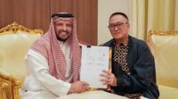 Sudiro Roi Santoso, Deputi Bidang Pendanaan dan Investasi OIKN, bersama Sheikh Ayedh Dejem, Chairman Ayedh Dejem Group, menandatangani perjanjian kerja sama pengembangan kawasan mixed-use seluas 9,7 hektare di KIPP 1A, Nusantara Capital, pada 23 Januari 2026 di Dubai.