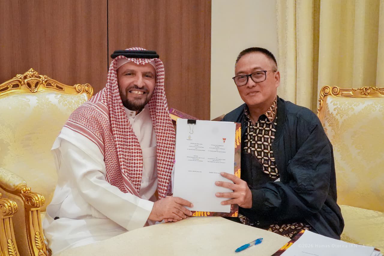 Sudiro Roi Santoso, Deputi Bidang Pendanaan dan Investasi OIKN, bersama Sheikh Ayedh Dejem, Chairman Ayedh Dejem Group, menandatangani perjanjian kerja sama pengembangan kawasan mixed-use seluas 9,7 hektare di KIPP 1A, Nusantara Capital, pada 23 Januari 2026 di Dubai.