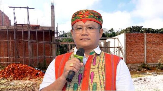 Ketua Kerukunan Dayak Bentian (KKDB) Kabupaten Kutai Barat, Wandi, saat memberikan keterangan terkait mangkraknya proyek Puskesmas Dilang Puti di Kecamatan Bentian Besar. Jumat (23/1/2026) Penulis: Johansyah