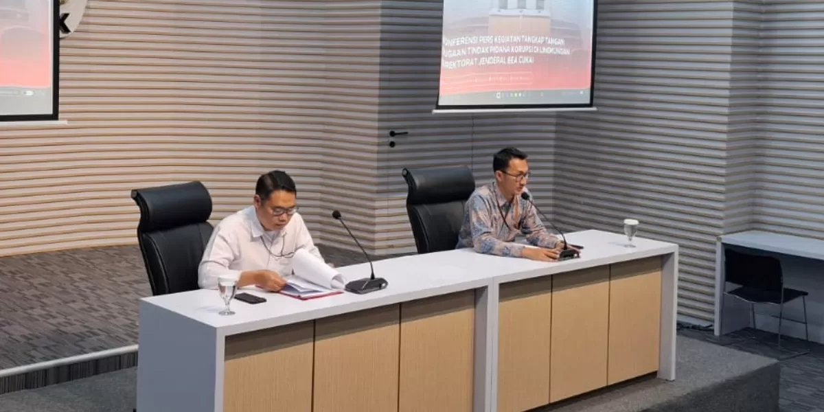 KPK menggelar konferensi pers terkait penetapan Ketua dan Wakil Ketua PN Depok sebagai tersangka suap sengketa lahan.