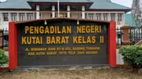Kantor Pengadilan Negeri Kutai Barat di Sendawar, Kabupaten Kutai Barat, Kalimantan Timur, yang menjadi lembaga peradilan tingkat pertama dalam penanganan perkara perdata dan pidana di wilayah tersebut.