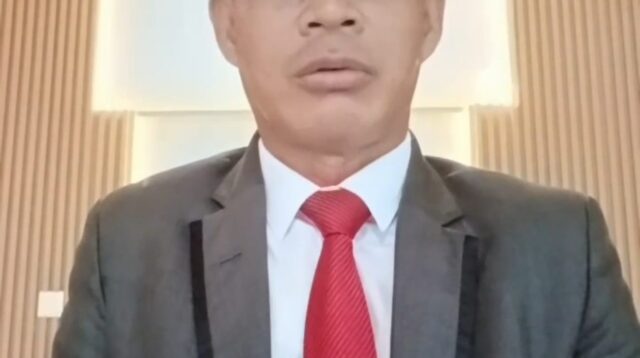 Traksin, SE, S.PdK, M.Th, tokoh masyarakat Bentian Besar yang juga menjabat sebagai Biro Pengembangan Aset GPdI Kaltim serta Koordinator Aliansi Pemerhati Lingkungan & Pelestarian Hutan Bentian Besar, saat menyampaikan sikap tegas terkait aktivitas PT PMI yang dinilai meresahkan dan perlu penegakan hukum. Jumat (6/2/2026) Penulis : Johansyah