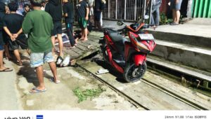 Korban kecelakaan lalu lintas di depan Toko Prima Jaya Sport, Jalan Dr. Soetomo, Melak Ulu, Selasa malam.