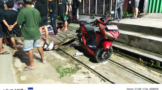 Korban kecelakaan lalu lintas di depan Toko Prima Jaya Sport, Jalan Dr. Soetomo, Melak Ulu, Selasa malam.