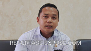 Eksklusif: Juru Bicara Pengadilan Negeri Kutai Barat, Syukur Kasih Lase, memberikan keterangan kepada reportaseexpose.com di Kantor PN Kutai Barat. Senin (23/2/2026) Penulis: Johansyah