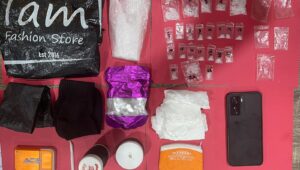 Sejumlah barang bukti hasil pengungkapan kasus peredaran narkotika oleh Satresnarkoba Polres Kutai Barat, berupa 23 poket sabu, timbangan digital, plastik klip, bong (alat hisap), dan handphone yang diduga digunakan untuk transaksi, diamankan dari tangan tersangka di wilayah Melak. Jumat (3/4/2026) Penulis: Johansyah