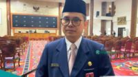 Pj Sekretaris Daerah Kutai Barat, Kamius Junaidi, S.E., M.Si., M.T., saat menyampaikan informasi terkait pesan dan ajakan Bupati Kutai Barat dalam momentum Hari Raya Paskah 2026