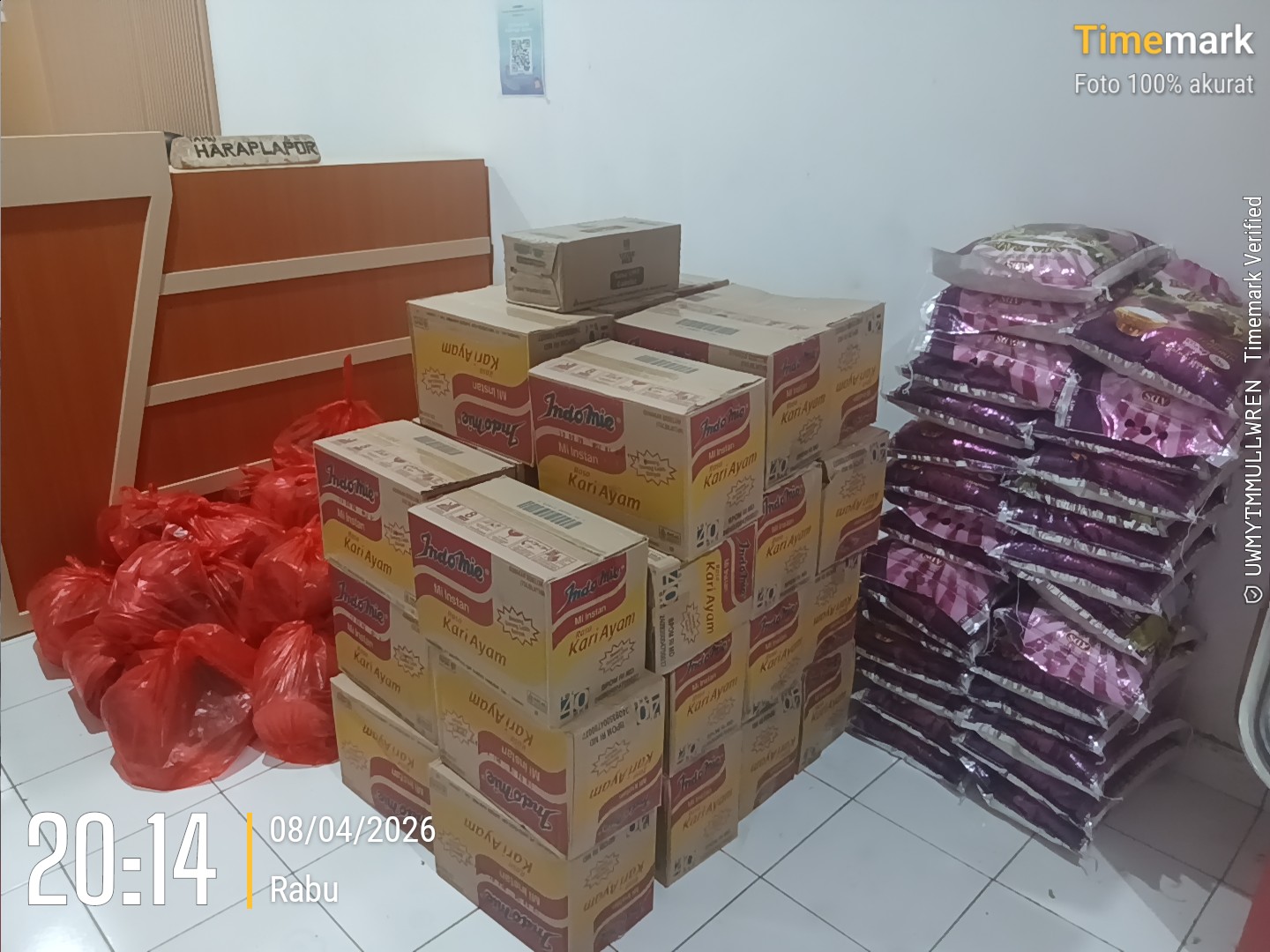 Pemerintah Kabupaten Kutai Barat menyalurkan bantuan logistik kepada warga Kecamatan Bentian Besar yang terdampak banjir sebagai bentuk kepedulian dan respons cepat penanganan bencana. Kamis (9/4/2026) Penulis: Johansyah
