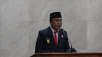 Keterangan foto: Bupati Kutai Barat, Frederick Edwin, saat melantik dan mengambil sumpah jabatan 85 pejabat administrator dan pengawas di lingkungan Pemerintah Kabupaten Kutai Barat di Sendawar, Jumat (8/5/2026).