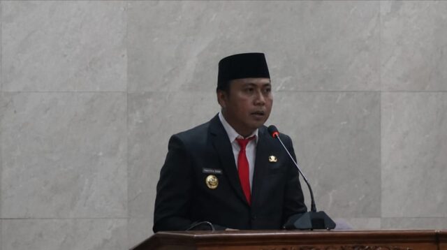 Keterangan foto: Bupati Kutai Barat, Frederick Edwin, saat melantik dan mengambil sumpah jabatan 85 pejabat administrator dan pengawas di lingkungan Pemerintah Kabupaten Kutai Barat di Sendawar, Jumat (8/5/2026).