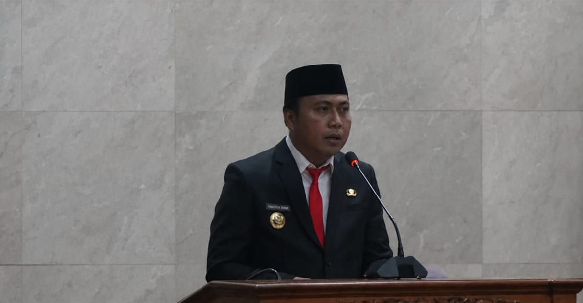 Keterangan foto: Bupati Kutai Barat, Frederick Edwin, saat melantik dan mengambil sumpah jabatan 85 pejabat administrator dan pengawas di lingkungan Pemerintah Kabupaten Kutai Barat di Sendawar, Jumat (8/5/2026).