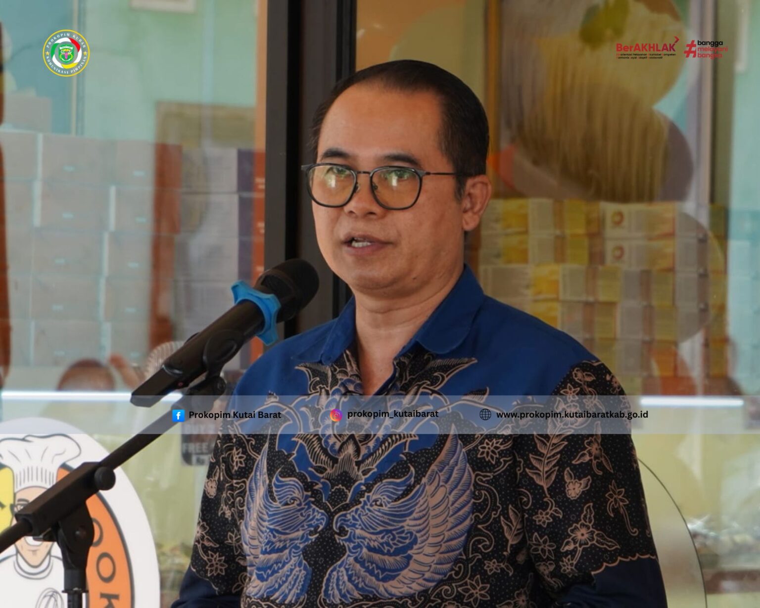 Penjabat Sekretaris Kabupaten (Pj Sekkab) Kutai Barat, Kamius Junaidi, saat meresmikan Toko Papa Cookies Kubar di Kelurahan Melak Ulu, Kecamatan Melak, Sabtu (9/5/2026). Peresmian tersebut menjadi simbol tumbuhnya optimisme dunia usaha dan penguatan sektor perdagangan di era kepemimpinan Frederick Edwin Thomas dan Nanang Adriani.