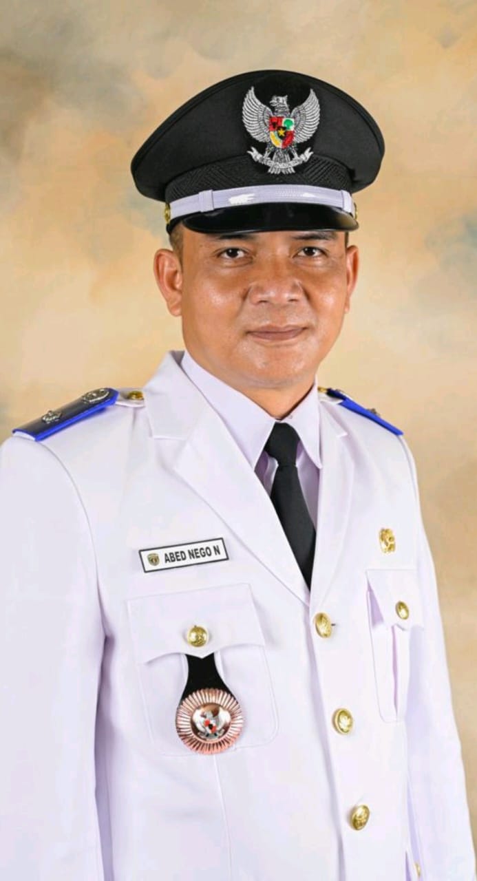 Petinggi Kampung Bentas, Kecamatan Siluq Ngurai, Kabupaten Kutai Barat, Abet Nego, memberikan keterangan kepada Reportaseexpose, Minggu (03/5/2026). Penulis: Johansyah