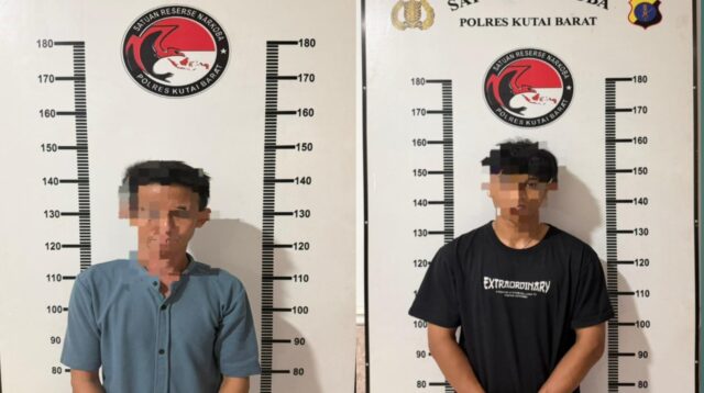 Dua terduga pelaku tindak pidana peredaran narkotika jenis sabu saat diamankan Satresnarkoba Polres Kutai Barat beserta barang bukti hasil pengungkapan kasus di wilayah Kecamatan Melak, Selasa (05/05/2026).
