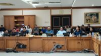 Keterangan foto:Pemilik SPBU Melak, H. Pudin, saat memberikan keterangan terkait usulan penambahan kuota BBM subsidi guna memenuhi kebutuhan masyarakat di wilayah Kutai Barat.