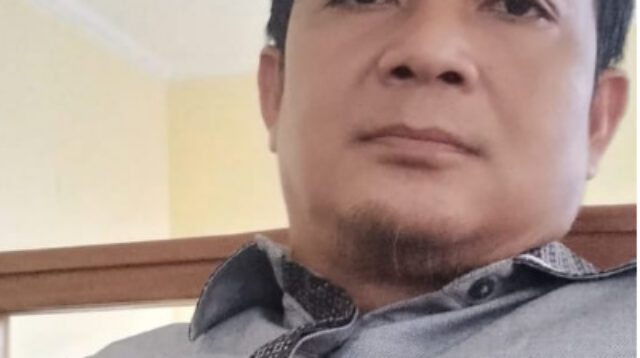 Keterangan Foto: Petinggi Kampung Bentas, Kecamatan Siluq Ngurai, Kabupaten Kutai Barat, Abet Nego, saat menyampaikan keterangan terkait dugaan masuknya fasilitas umum dan permukiman warga ke dalam wilayah HGU PT Aneka Reksa International (PT ARI). Senin (18/5/2026) Penulis: Johansyah