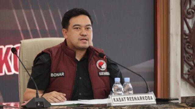 AKP Yohanes Bonar Adiguna saat masih menjabat di Polres Kukar. Ia kini ditangkap terkait dugaan kepemilikan narkotika golongan II jenis etomidate berbentuk cairan (liquid). (Dokumentasi Polres Kukar)