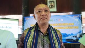 Balai Pengelola Transportasi Darat Kelas II Kalimantan Timur Kepala BPTD Kelas II Kalimantan Timur, Renhard Ronald, menghadiri Sosialisasi Kendaraan Angkutan Barang yang Berkeselamatan serta Sistem dan Tata Pengereman pada Kendaraan Berukuran Besar di Taman Budaya Sendawar, Kamis (21/5/2026). Penulis: Johansyah