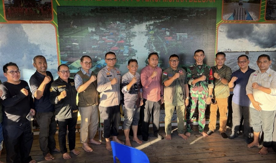 Rangkaian kegiatan penanganan banjir di Kabupaten Kutai Barat. Unsur Forkopimda bersama tim BNPB, TNI, Polri, dan pemerintah daerah melakukan koordinasi di lokasi terdampak.