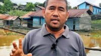 Keterangan foto: Petinggi Kampung Muara Beloan, Rudy Suhartono, saat memberikan keterangan terkait dugaan penyimpangan dana desa yang beredar di media sosial.