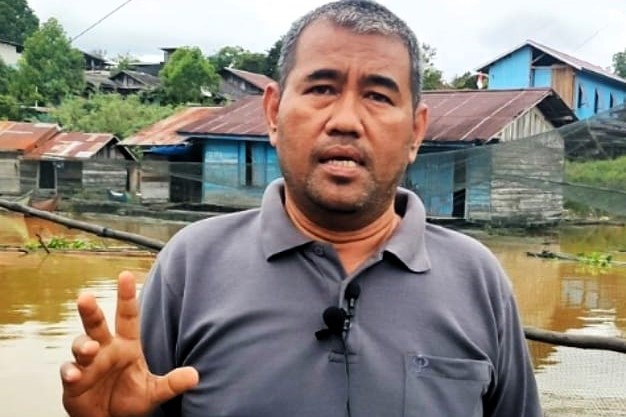Keterangan foto: Petinggi Kampung Muara Beloan, Rudy Suhartono, saat memberikan keterangan terkait dugaan penyimpangan dana desa yang beredar di media sosial.
