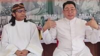 Kanan. Ketua Umum Rangkaian Perayaan 100 Tahun Karya Misi MSF sekaligus Pastor Paroki Kristus Raja Barong Tongkok, Pastor Petrus Prillion, MSF, memberikan keterangan terkait kegiatan bakti sosial di Kutai Barat, Minggu (20/9/2026).