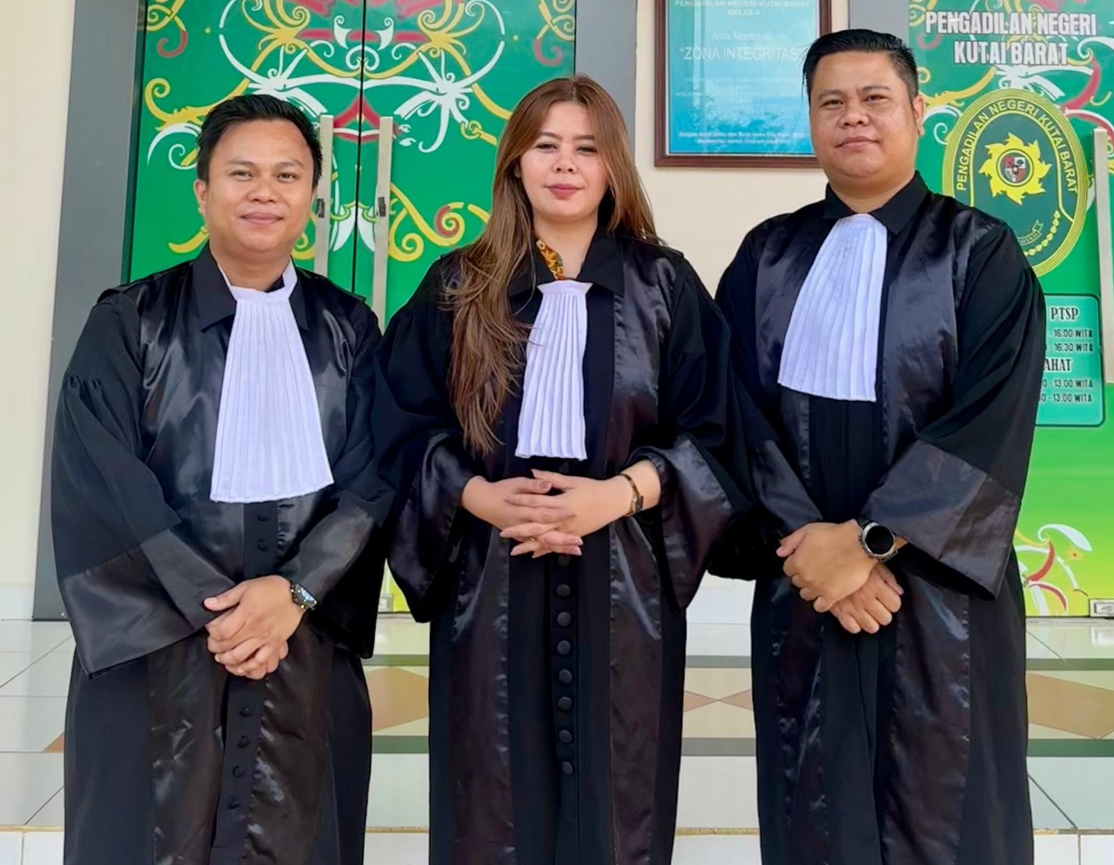 Tim Advokat Lembaga Bantuan Hukum Perkumpulan Lembaga Advokasi dan Perlindungan (LBH PLAP) Binar Asa. Tim pendamping hukum tersebut dipimpin oleh Ketua LBH PLAP Binar Asa Lia Agnesia D., S.H., M.Hum., Sekretaris Alberto Chandra, S.H., M.H., serta Partner Advokat Chandra Fradidtia, S.H.