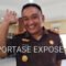 KLARIFIKASI: Kepala Kejaksaan Negeri (Kajari) Kutai Barat, Yon Yuviarso (tengah), didampingi Kasi Intel Kejari Kubar, Angga Wardana, memberikan penjelasan kepada wartawan terkait akses peliputan usai kegiatan pemusnahan barang bukti di Kantor Kejari Kutai Barat, Sendawar, Selasa (20/10/2026). (Foto: Johansyah / Reportase Expose)
